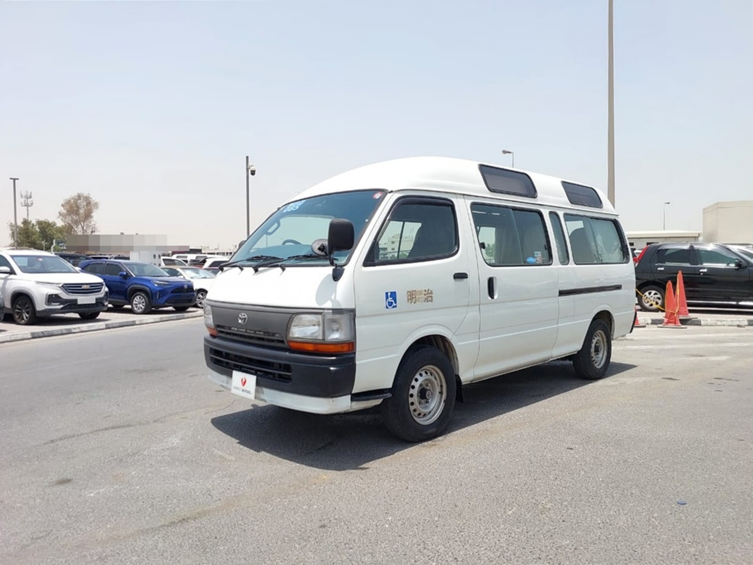 TOYOTA Hiace Commuter