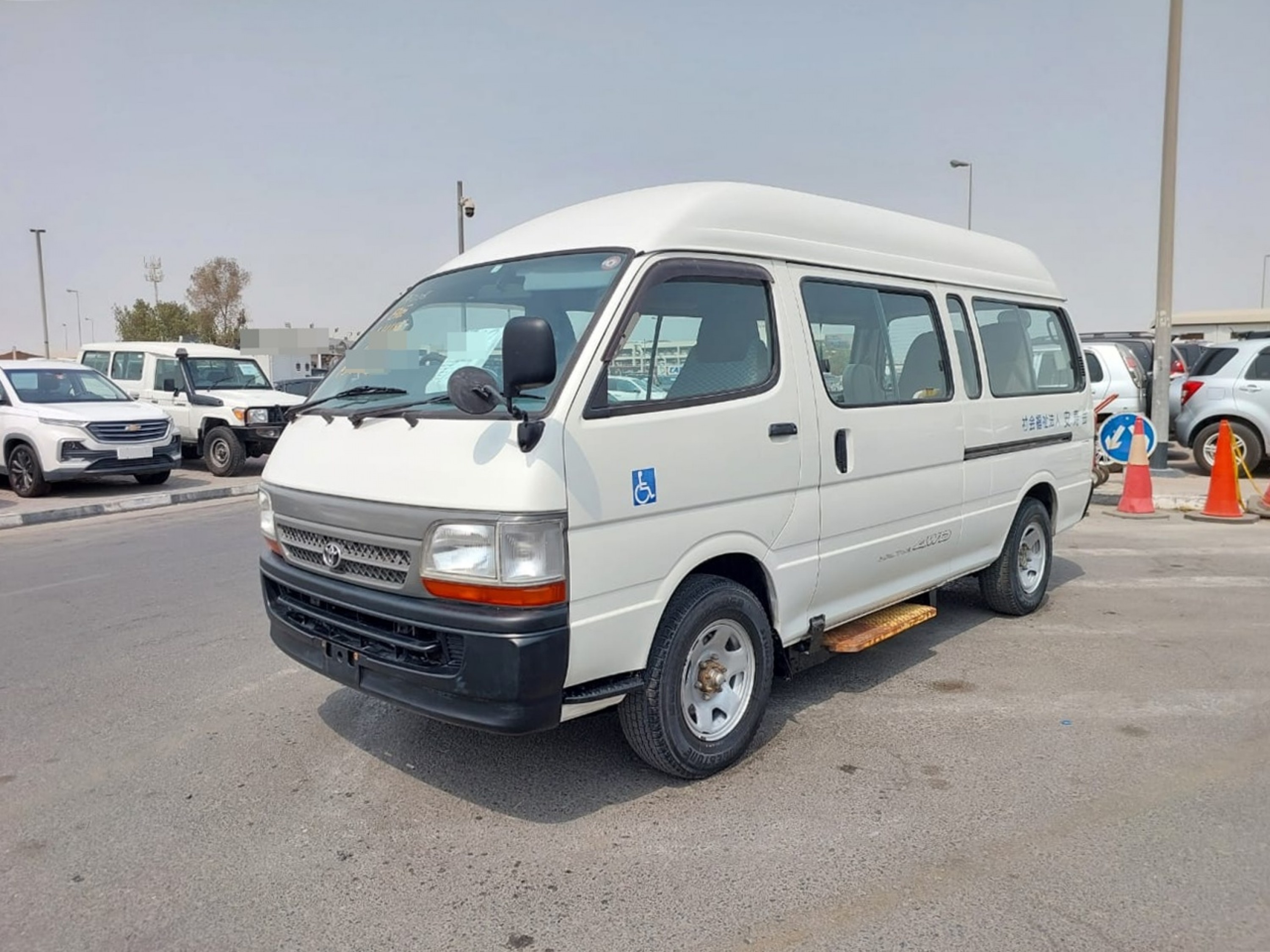 TOYOTA HIACE