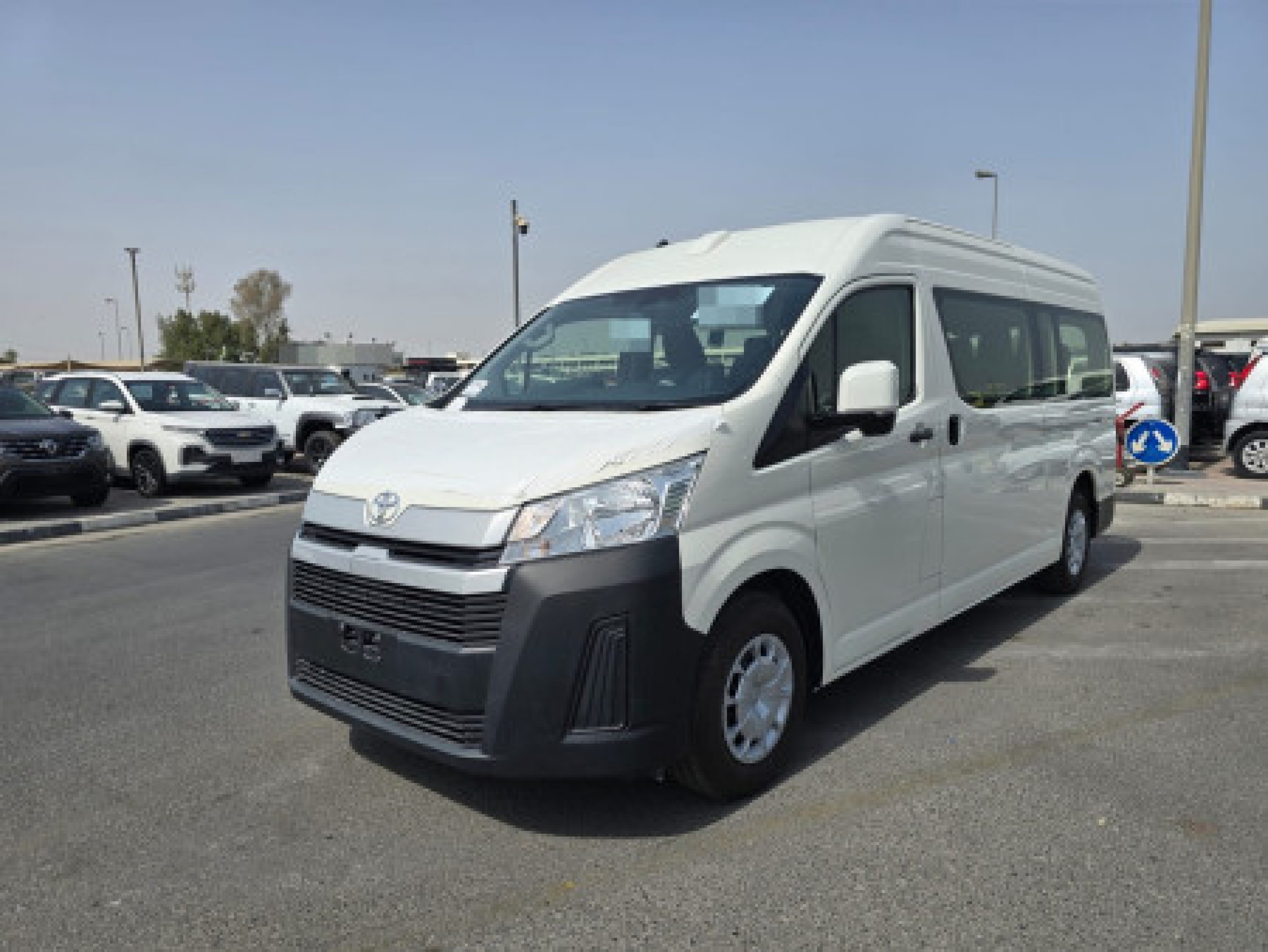 TOYOTA Hiace Commuter