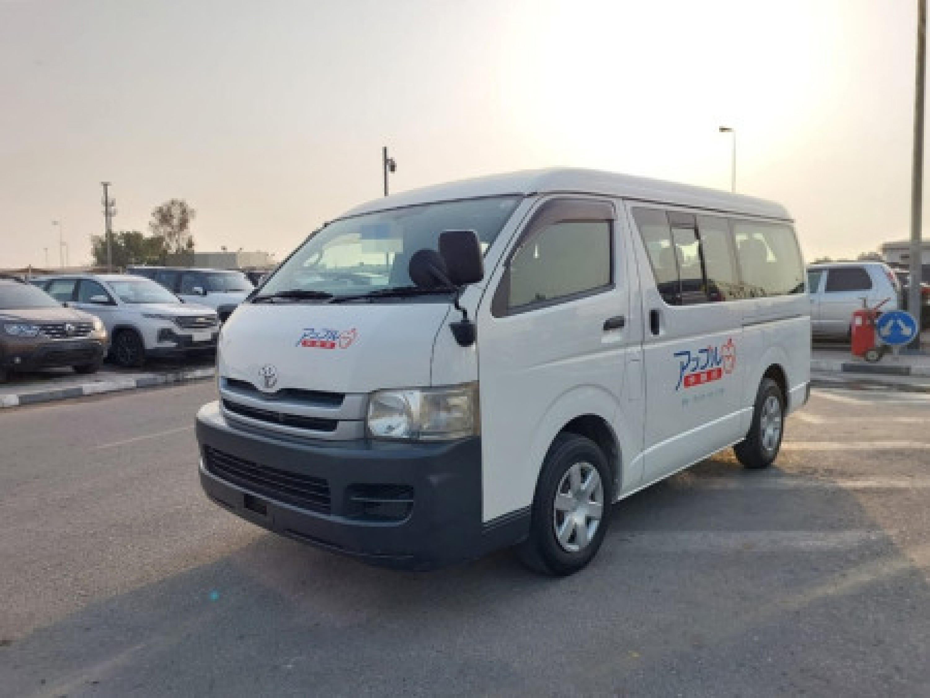 TOYOTA Hiace Commuter