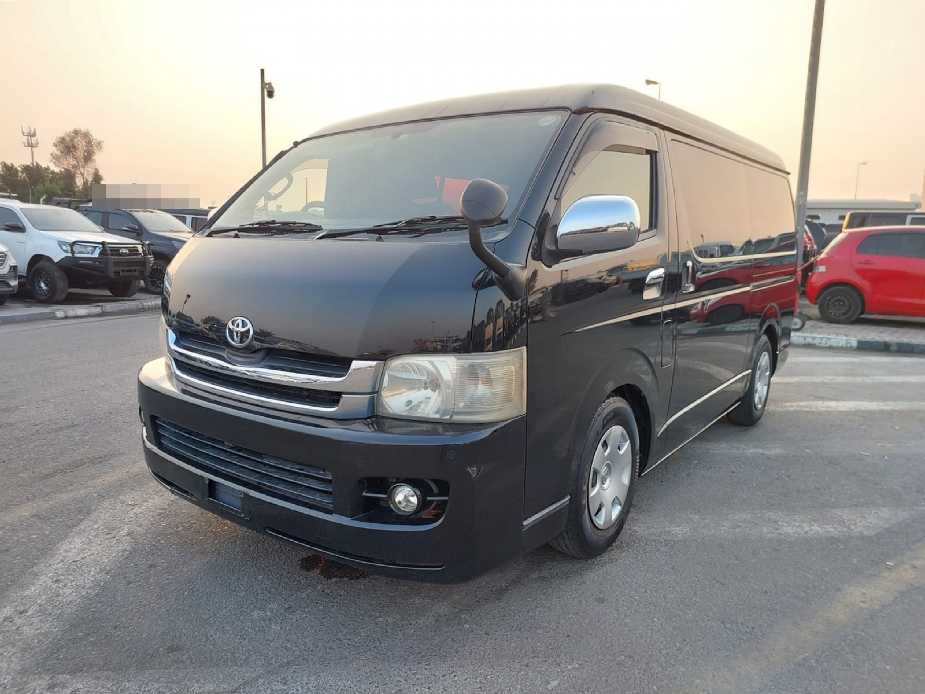 TOYOTA Hiace Commuter