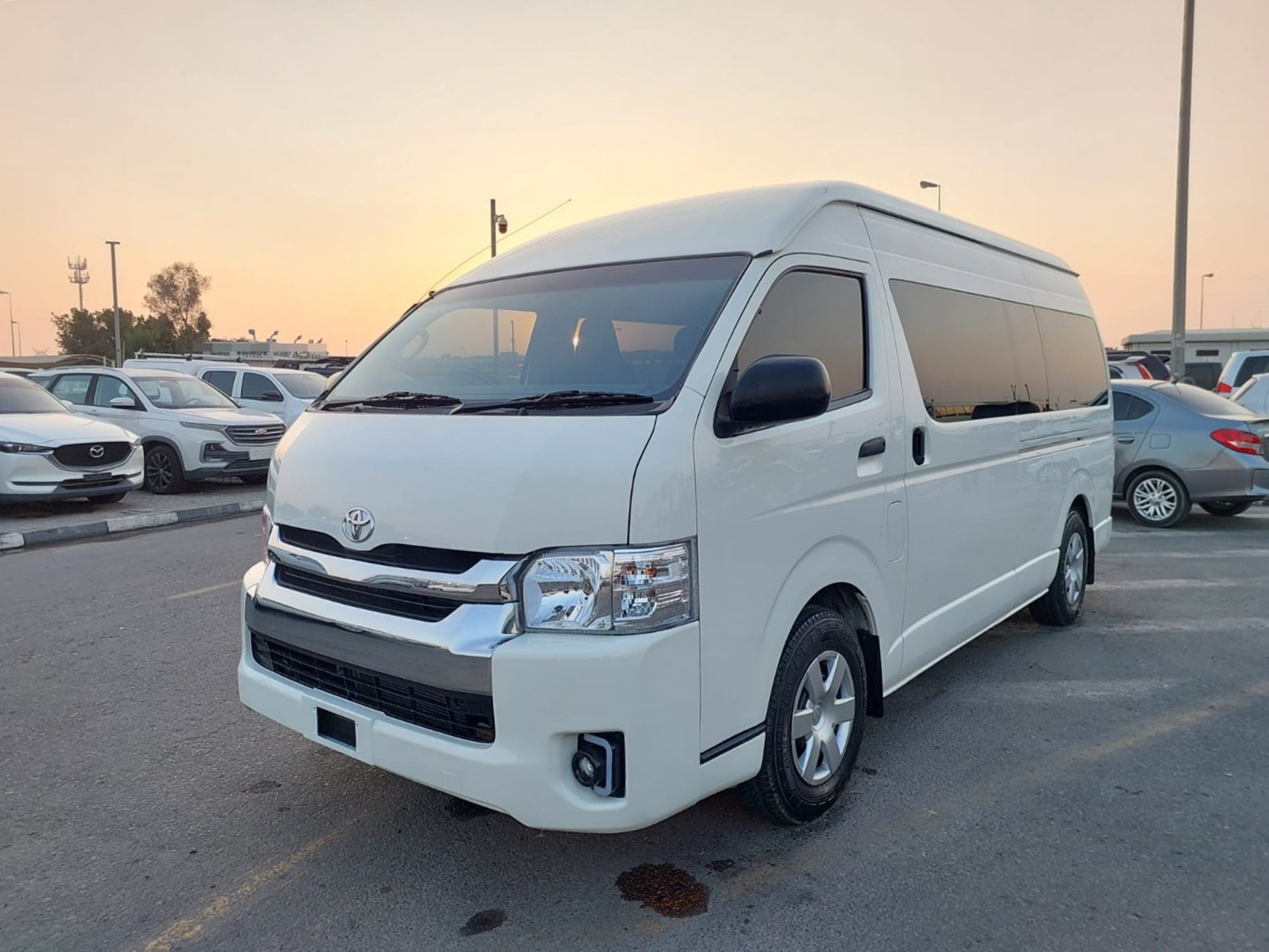TOYOTA HIACE