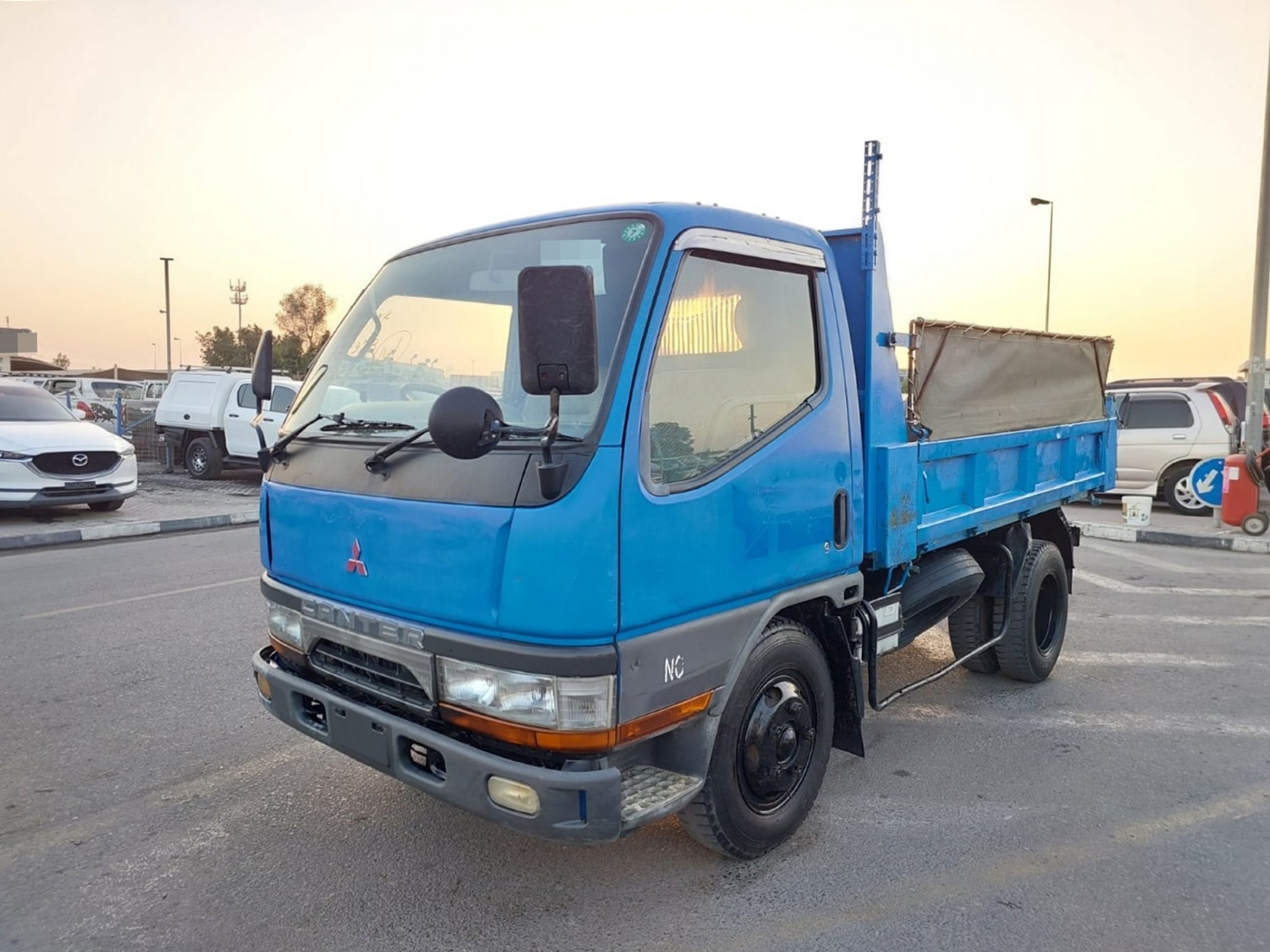 MITSUBISHI Canter