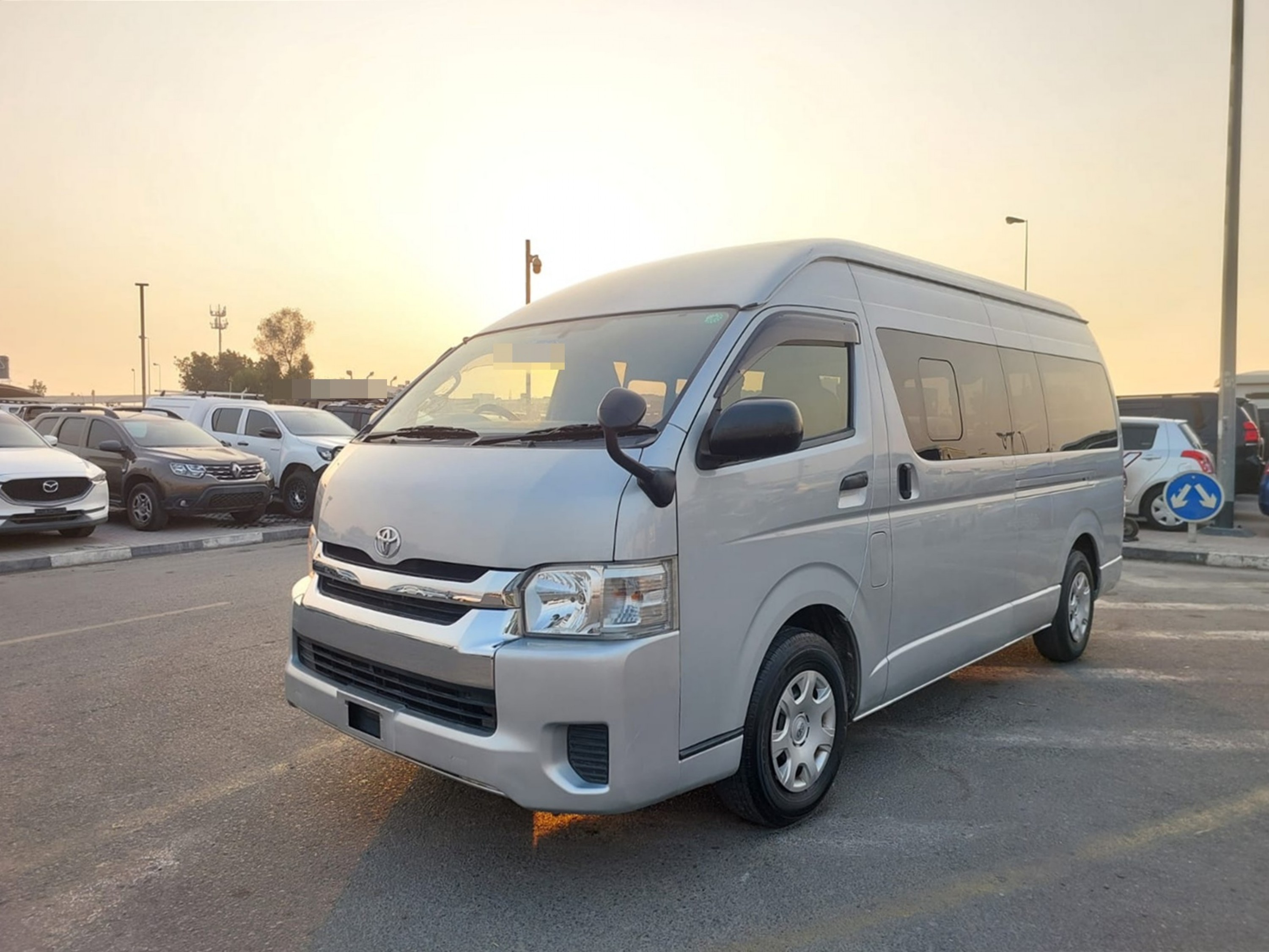 TOYOTA HIACE
