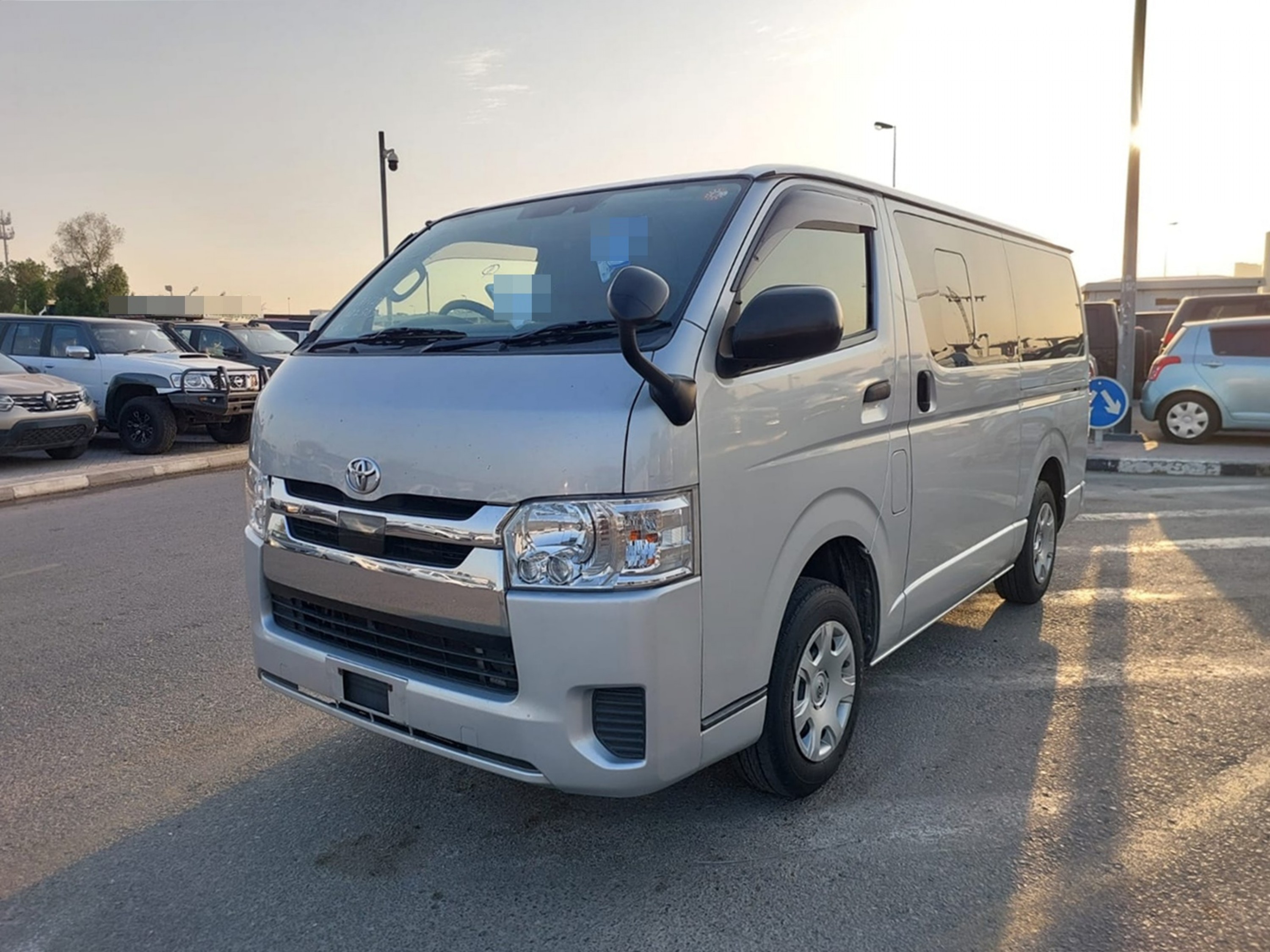 TOYOTA HIACE