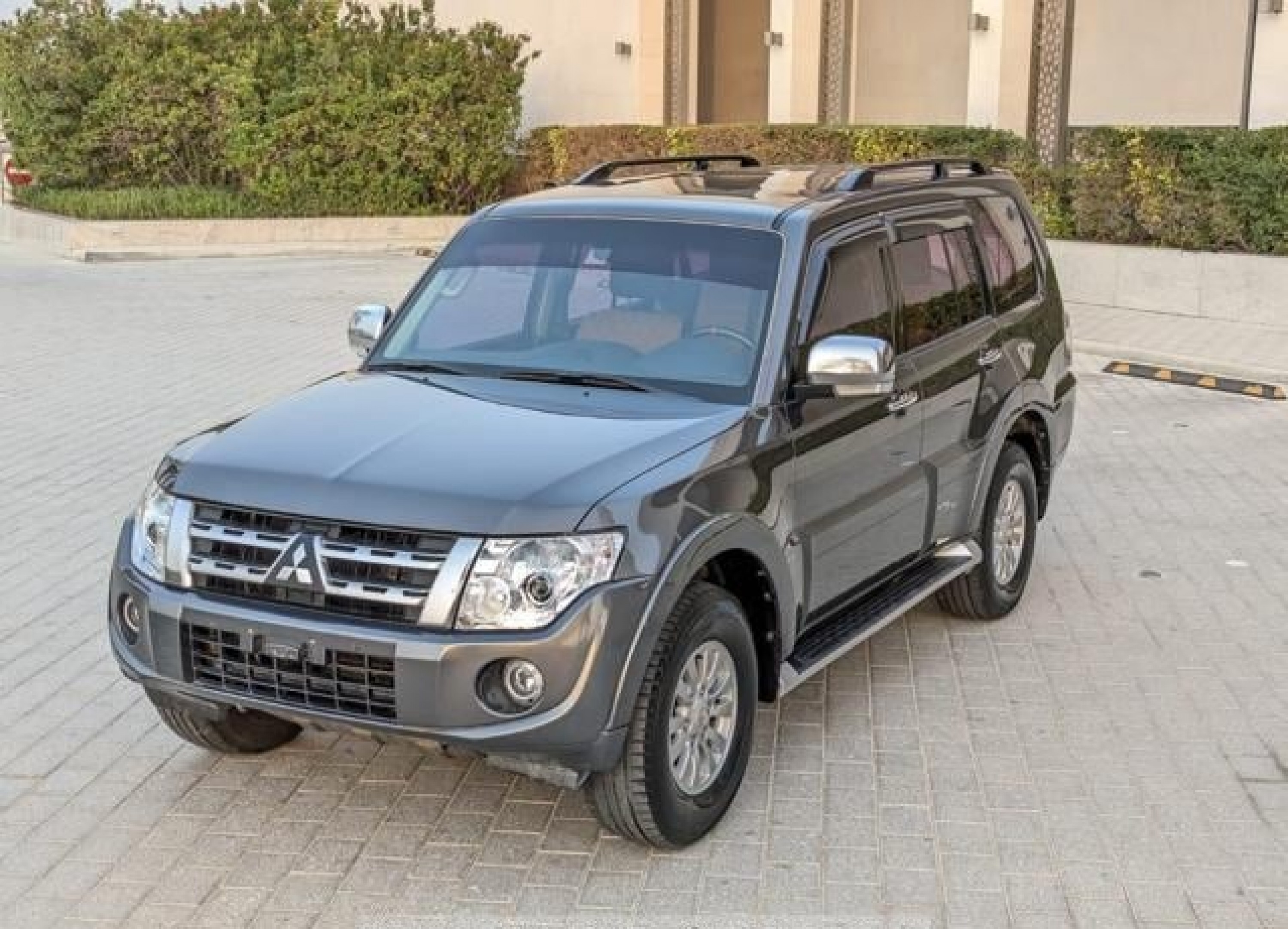 MITSUBISHI Pajero