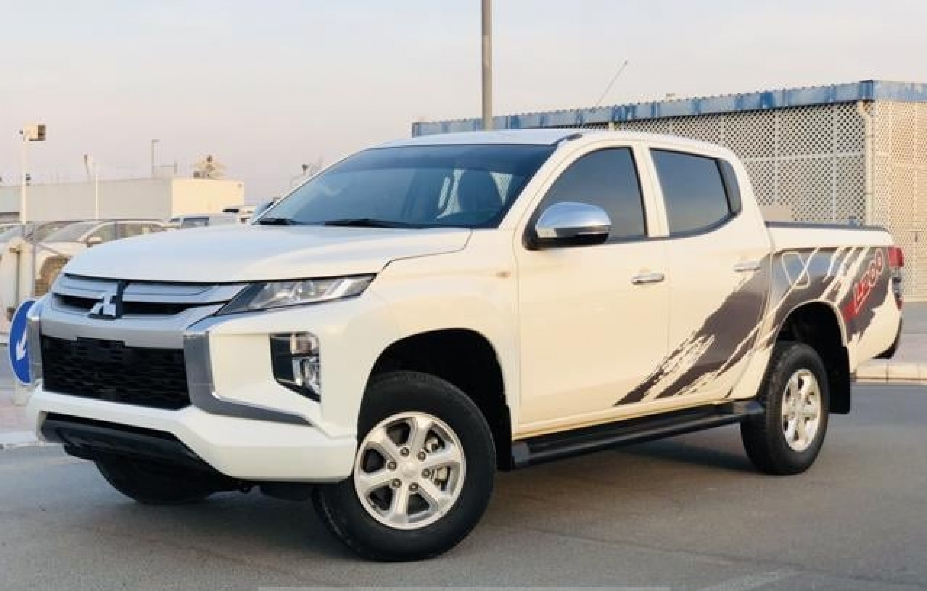 MITSUBISHI L200