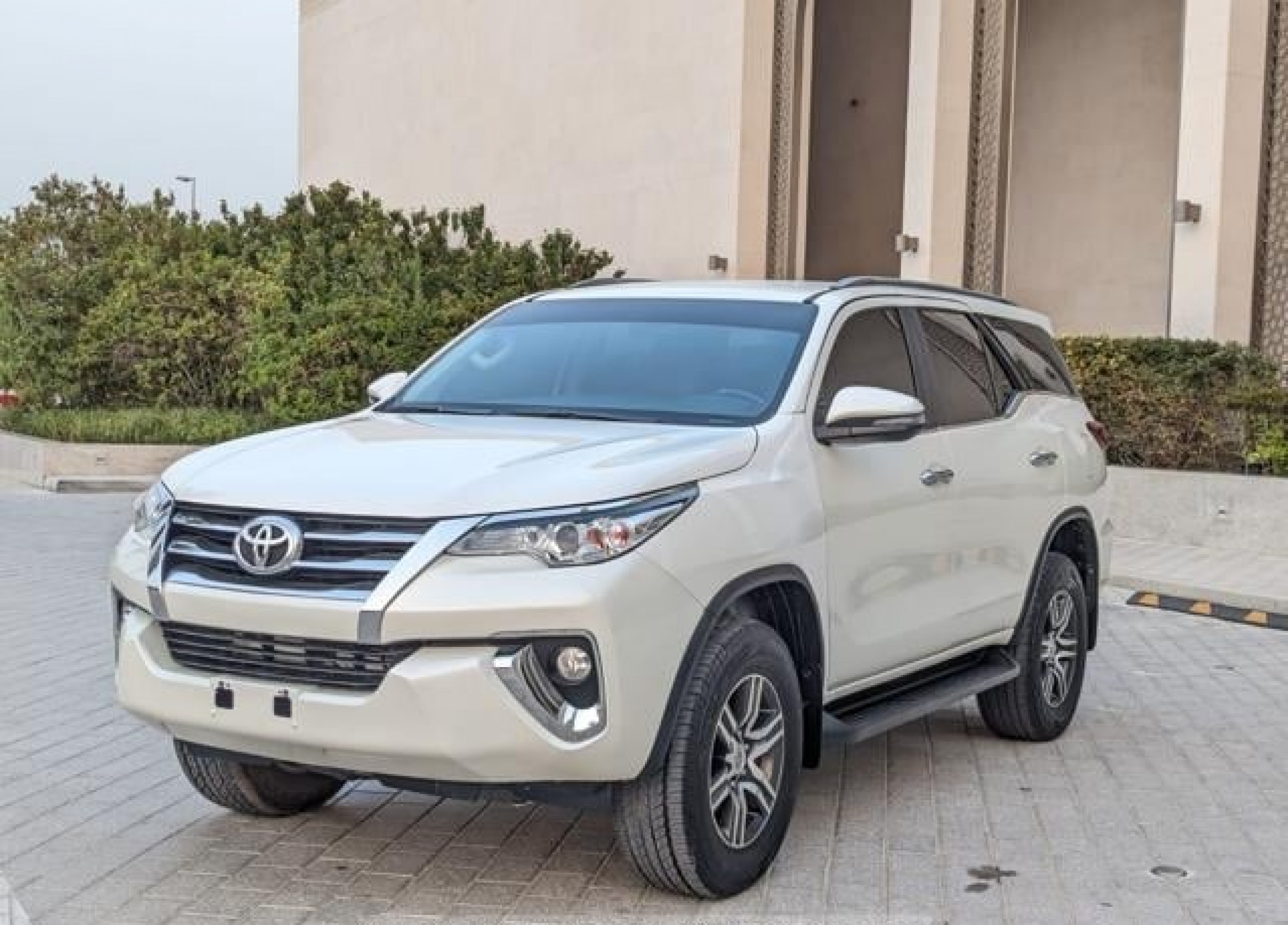 TOYOTA Fortuner